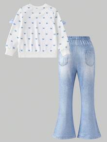SHEIN 歐美風女童蝴蝶結印花兩件套，白色圓領長袖衛衣搭配藍色喇叭褲仿牛仔褲，衣身與褲腳飾有精緻蝴蝶結印花，袖口3D蝴蝶結裝飾，面料柔軟舒適，適合日常穿著、校園穿搭、度假旅行，甜美女孩風，百搭經典，適用多種場合 - 藍色 - 查看 2