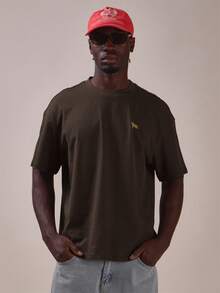 Musero Kaos oblong berkerah bulat dengan cetakan besar di bagian belakang, cocok untuk musim semi dan musim panas. - Coffee Brown - View 2