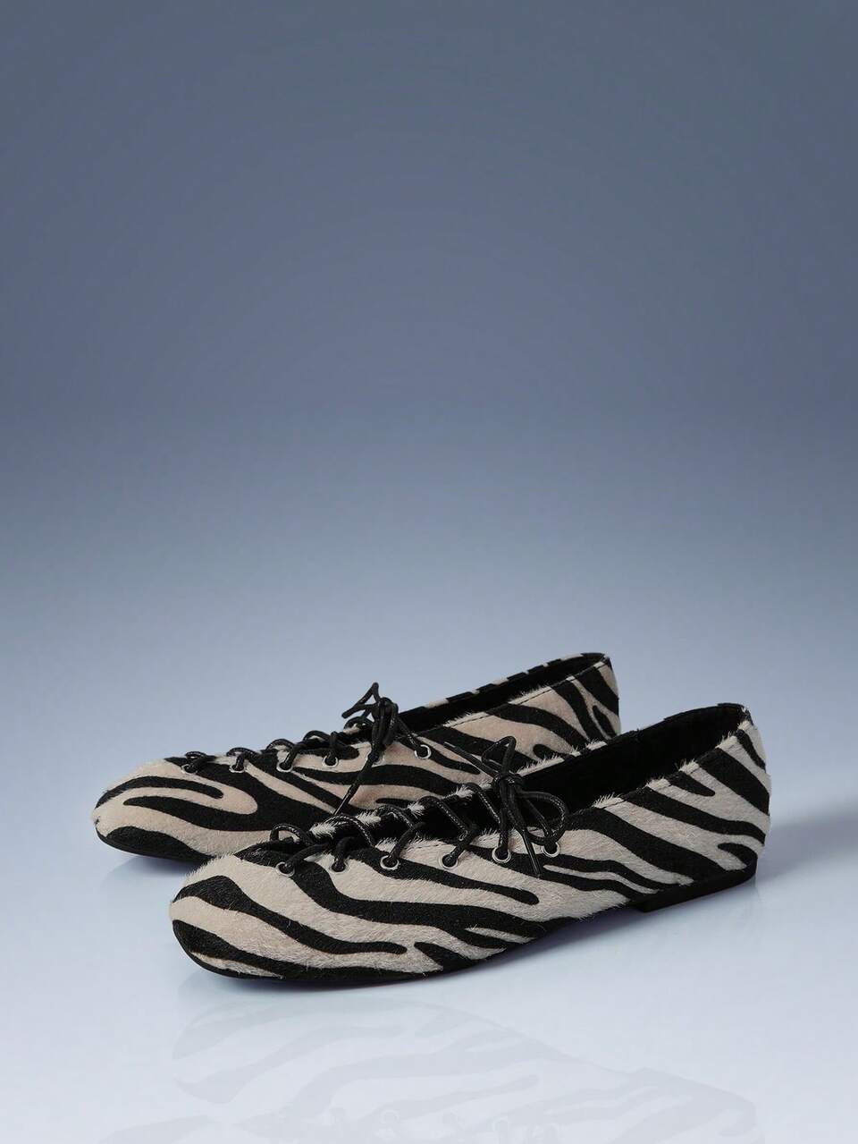 CUCCOO GRLICON Ladies, Willow Nails, Flat Shoes, Vacation Atmosphere, Summer Wear, Travel Essentials, Y2K, Cool Girl Night Out Wear Fall Shoes