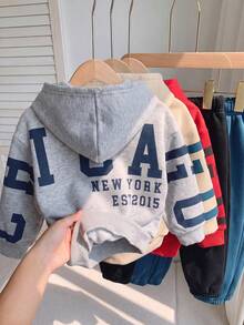 SHEIN 兒童小男孩休閒寬鬆布料字母印花長袖連帽衫與鬆緊腰長褲套裝，適合戶外、學校、街頭風格 - 藏蓝色 - 查看 4