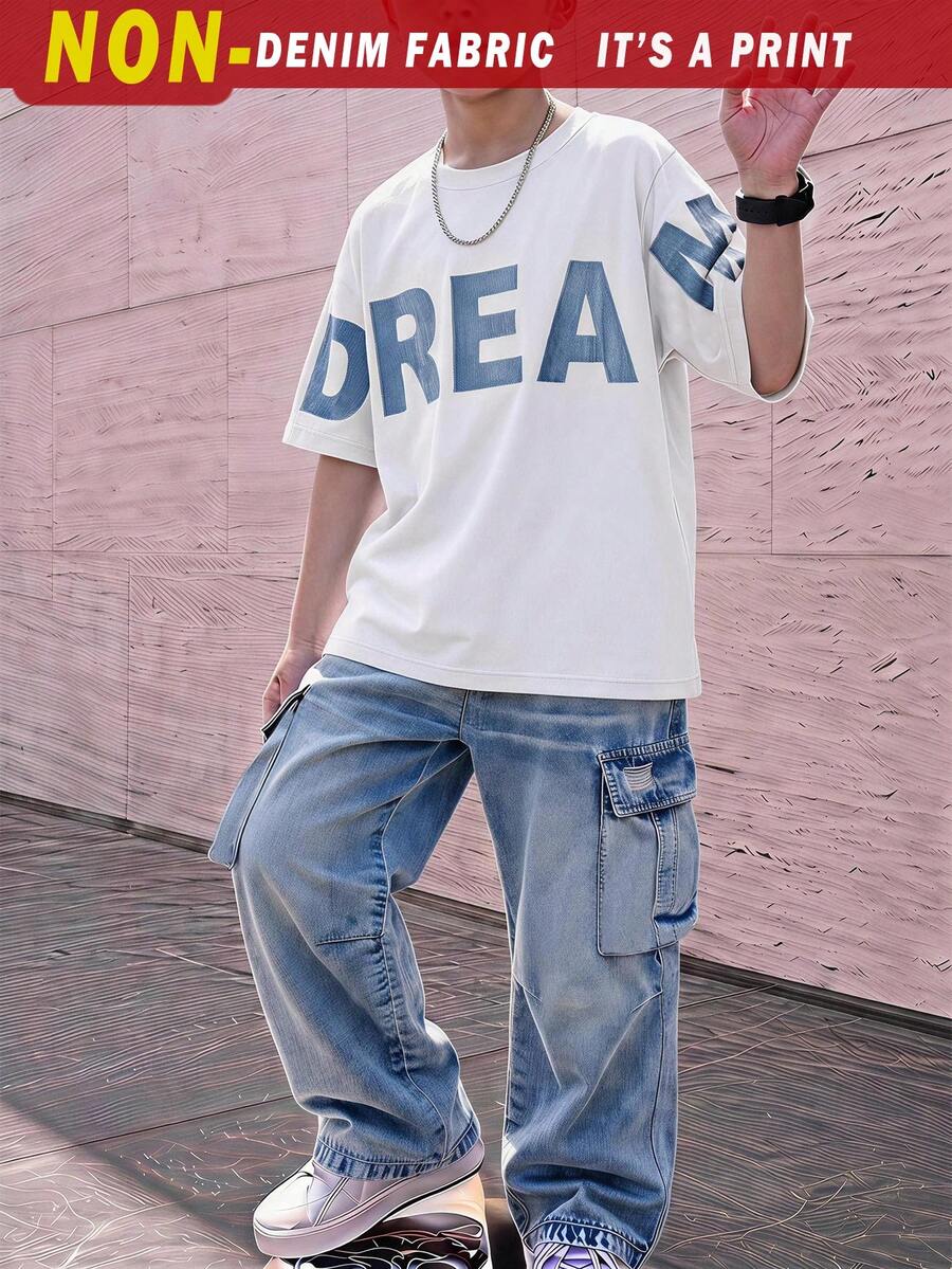 SHEIN 2件組青少年男孩休閒酷風英文標語印花圓領短袖T恤搭配寬腿工裝褲套裝,適合假期派對、春夏季舒適隨性穿著,夏季必備時尚休閒街頭風,適合戶外休閒穿搭與返校派對 - 彩色 - 查看 1