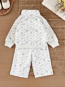 SHEIN Vintaside Kids 女嬰碎花套裝，甜美碎花長袖上衣 + 休閒長褲 2 件套，立領拉鍊設計，適合春秋季女嬰日常穿著或戶外露營野餐旅行或日常休閒公園散步 - 杏色 - 查看 2
