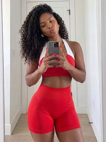 SHEIN Core Rhythm Shorts deportivos sin costuras con rayas laterales y efecto levantador de glúteos para mujer - Rojo - Ver 1