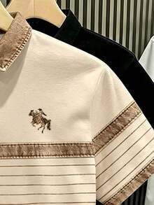 Manfinity Hypemode 復古丹寧風藍白拼色條紋 Polo 衫，小馬標誌印花，藝術領短袖上衣，男女款圖案 T 恤，百搭夏季休閒襯衫 - 彩色 - 查看 3