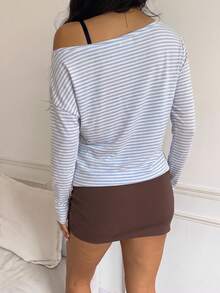 SHEIN EZwear 休閒極簡風藍色條紋滿版印花女款長袖不對稱領寬鬆版型T恤，適合初秋，百搭 - 彩色 - 查看 2