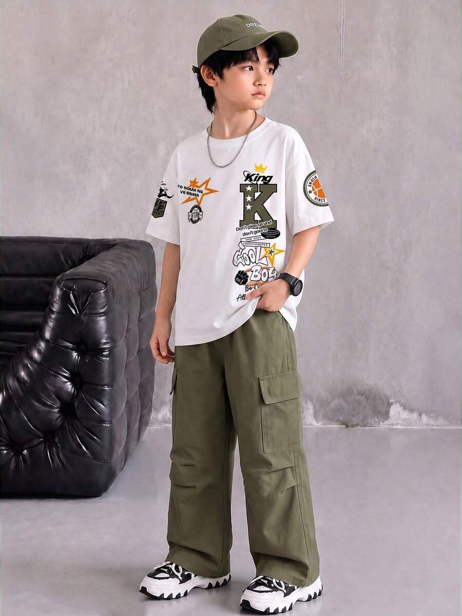 2件組字母復古英文標語圖案印花男孩簡約數位印花時尚百搭休閒度假舒適圓領T恤與長褲套裝,白色短袖上衣搭配綠色直筒工裝褲,適合四季穿著 - 彩色 - 查看 1