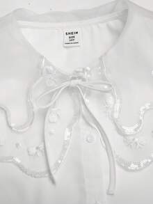 SHEIN 少女寬鬆休閒簡約舒適日常穿著學院風白色荷葉邊花瓣袖優雅荷葉飾前排鈕扣誇張蝴蝶結大領襯衫 - 白色 - 查看 3
