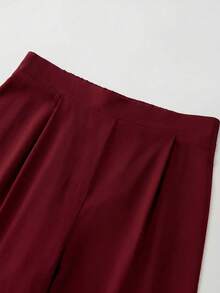 GlowEve 女士纯色肩部装饰3D花朵设计垂褶领口上衣和裤子套装，魅力优雅休闲通勤时尚法式街头复古百搭商务度假浅黄色上衣和裤子早春/春夏两件套 - 酒紅色 - 查看 8