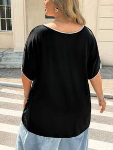 SHEIN CURVE+ 大尺碼 22W 黑白對比蕾絲落肩袖上衣 波希米亞簡約休閒度假風 2026夏季 適合健行 - 黑與白 - 查看 8