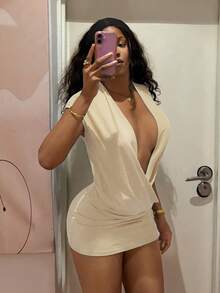 Fiercella Fiercella 女款洋紅色深V領垂墜交叉設計迷你洋裝 - 杏色 - 查看 3