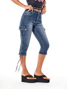 BABYPHAT Celana Jeans Capri Cargo Denim Elastis dengan Kantong Cargo Samping, Kantong Belakang Bordir, dan Detail Tali di Bagian Bawah. - Biru - View 4