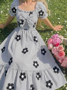 SHEIN 少女條紋花卉印花蝴蝶結裝飾洋裝 - 黑與白 - 查看 1