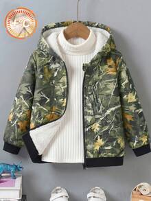SHEIN 小男孩恐龍多色印花抓絨內裡連帽夾克，時尚與舒適的完美結合，專為活潑好動的孩童設計。夾克採用繽紛恐龍印花設計，充滿童趣與活力，讓孩子穿著時展現個性獨特的魅力，柔軟抓絨內裡提供舒適保暖。 - 軍綠色 - 查看 3