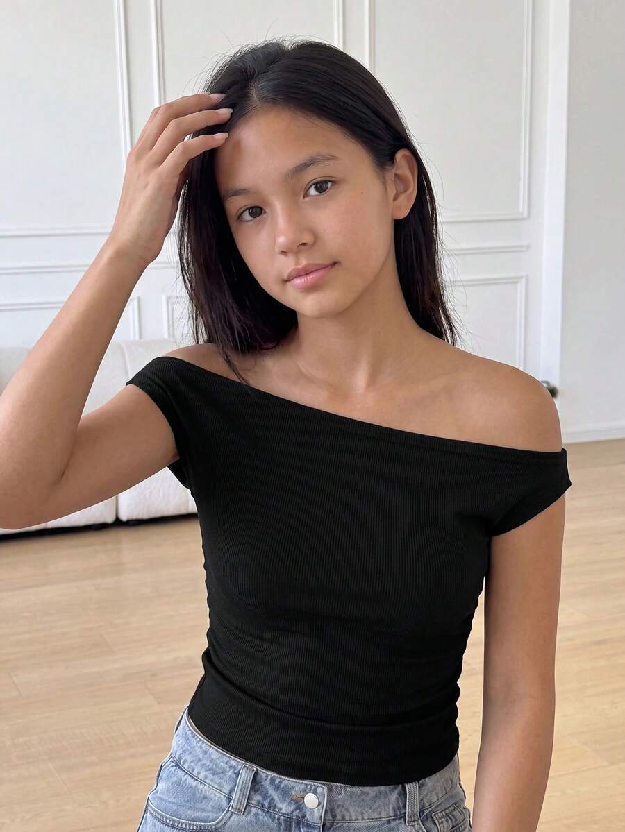 SHEIN 少女黑色针织斜肩T恤,休闲日常百搭,适合外出、拍照、公园、旅行、度假等场合。 - 黑色 - 查看 1