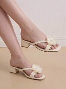 Eladyva Sandal Selop Hak Tebal Bergaya Prancis dengan Hiasan Bunga Mutiara dan Cincin Jari Kaki, Sandal Selop Tanpa Ujung, Sandal Kasual Hak Sedang dengan Ujung Terbuka, Model Baru Musim Semi/Panas 2025, Sandal Jepit - Krem - View 8
