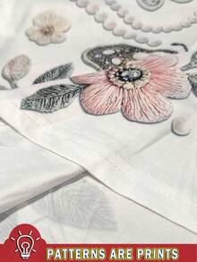 Trelyra 女士夏季蝴蝶花朵印花V领无袖纽扣上衣，优雅领口设计修身休闲背心 - 白色 - 查看 3