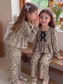 SHEIN Young Girls Fashion Khaki Ditsy Floral Top 3D Bow Tie Round Neck Long Sleeve Cuffed Hem A-Line Paired Khaki Loose Straight Wide Leg Pants 2-Piece Set - Khaki - View 4