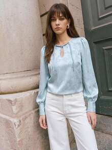 EastFlair Blus Elegan Wanita dengan Kerah Berlubang Motif Jacquard dan Lengan Lentera - Hijau - View 1