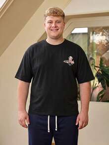 Whitmere Plus Size Men Cartoon Funny Letter Print Round Neck Short Sleeve Casual T-Shirt - Black - View 4