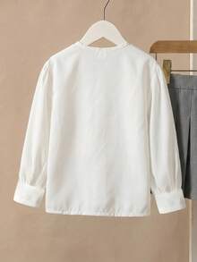 SHEIN Elladie kids 女童休閒時尚新款襯衫女裝上衣，荷葉邊領飾設計，純白面料，白色鈕扣前襟，泡泡袖長袖白襯衫，柔軟面料，適合青少年女孩，極簡休閒風，可愛甜美，舒適通勤，日常穿搭，適合上學、出遊、度假、派對、節日女童襯衫，兒童白襯衫，青少年服飾，可愛女童上衣，幼童襯衫 - 白色 - 查看 3