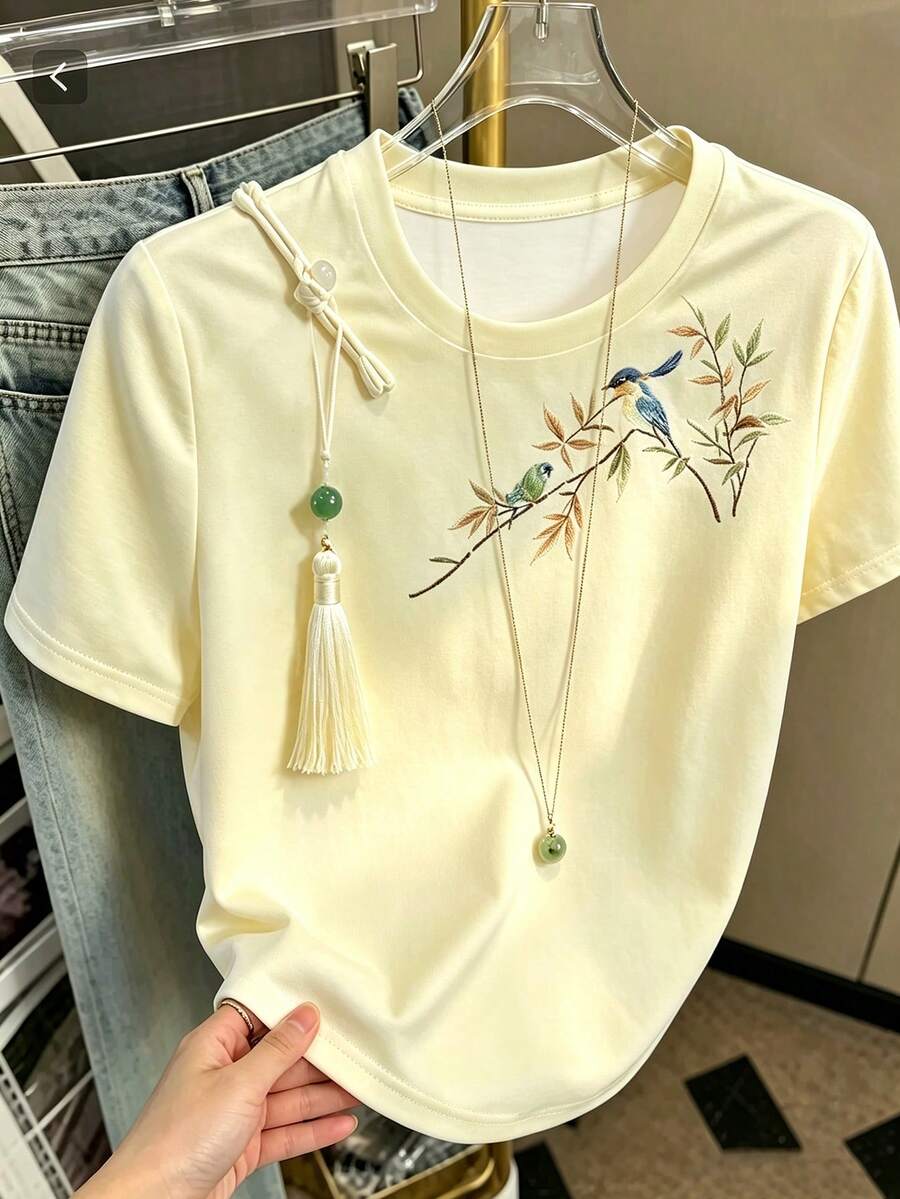 Resyla Kaos Kasual Wanita Lengan Pendek Leher Bulat Motif Bunga - Putih - View 1