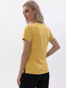 TaskEZ Atasan Seragam Kerja/Pembantu Rumah Tangga Lengan Pendek Model Slim Fit dengan Kerah Bentuk Hati Warna Biru dan Kuning, 4 Saku, Nyaman dan Praktis - Kuning - View 2