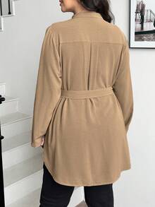 SHEIN Essnce 大码女式秋冬休闲宽松长袖卡其色长衬衫、V 领衬衫、衬衫、秋季女装、纽扣衬衫、服装、女式工作衬衫、教师服装、返校、办公室服装、秋季上衣、秋季女装加大码、曲线上衣、长袖衬衫 - 卡其色 - 查看 2