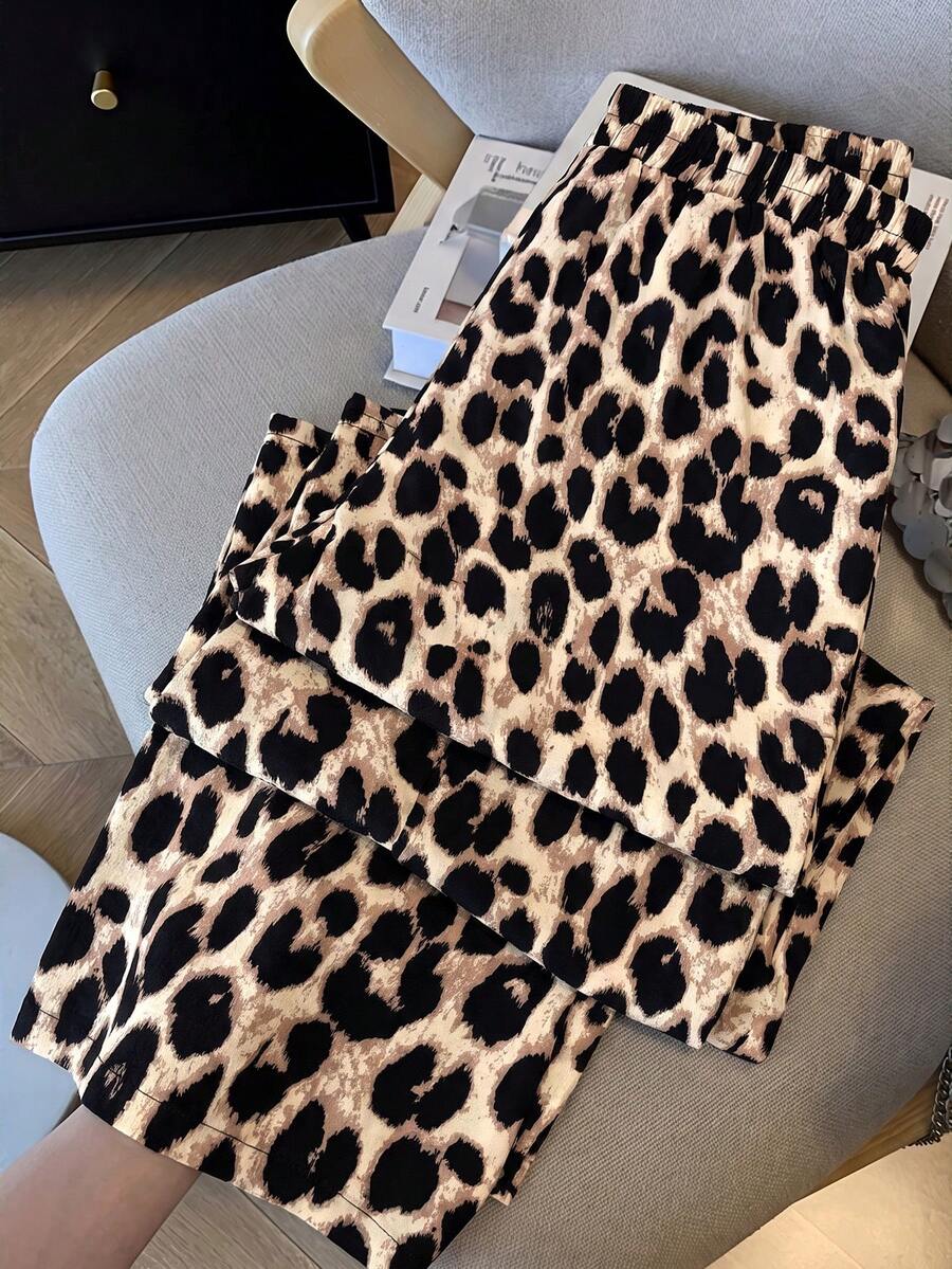 SHEIN Essnce 大尺碼女款春夏/秋冬時尚休閒寬鬆舒適日常百搭顯瘦彈性腰豹紋寬腿褲,女款下著,豹紋長褲,秋季穿搭 - 棕色 - 查看 1