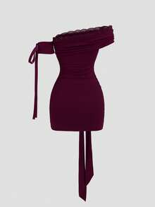 Sweetra Gaun Wanita Elegan dengan Rok Pas Badan Berpotongan Bahu Terbuka, Hiasan Pita Busur, Renda, dan Patchwork, Dilengkapi Gesper Logam dan Hem Bergelombang - Burgundy - View 2