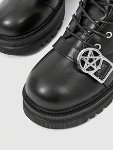 ROMWE Grunge Punk 女款 Diablo 龐克哥德風綁帶蝙蝠機車靴，厚底增高騎行靴，金屬鏈條過膝靴，踝靴 - 皮帶扣黑色 - 查看 4