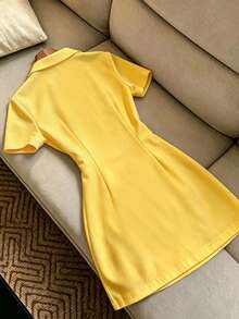 SHEIN Franclia 女款休閒日常可愛 Polo 領收腰顯瘦彈性運動短洋裝，適合通勤、外出、返校，秋夏穿著 - 黃色 - 查看 2