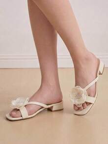Eladyva Sandal Selop Hak Tebal Bergaya Prancis dengan Hiasan Bunga Mutiara dan Cincin Jari Kaki, Sandal Selop Tanpa Ujung, Sandal Kasual Hak Sedang dengan Ujung Terbuka, Model Baru Musim Semi/Panas 2025, Sandal Jepit - Krem - View 9
