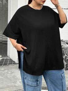 SHEIN CURVE+ 大尺碼女款黑色夏季休閒日常時尚寬鬆舒適基礎款下擺開衩短袖T恤上衣，機場穿搭 - 黑色 - 查看 2