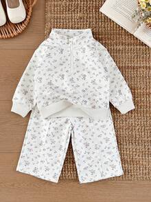 SHEIN Vintaside Kids 女嬰碎花套裝，甜美碎花長袖上衣 + 休閒長褲 2 件套，立領拉鍊設計，適合春秋季女嬰日常穿著或戶外露營野餐旅行或日常休閒公園散步 - 杏色 - 查看 4