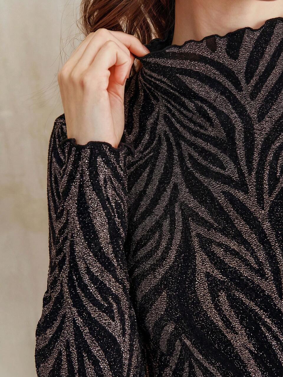 Elegant Elegant Semi-High Neck Textured Gold & Silver Pleated Base Layer Top, Women's Design Fitted Long Sleeve Autumn T-Shirt