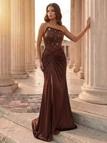 Glamrae Gaun Pesta Formal/Prom/Pernikahan Maxi Mermaid Tanpa Tali dengan Korset Satin Cokelat Tua Elegan dan Hiasan Berlian Imitasi, Bagian Dada Transparan, Simpul Terpilin, Belahan Tinggi, dan Potongan Tinggi. - Coffee Brown - View 2