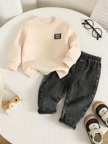 SHEIN 2pcs/Set Baby Boy Autumn/Winter Casual Cute Sweatshirt And Black Denim Jeans Outfit, Sweatshirt Set, Cute Outfit, Denim Set - Multicolor - View 3