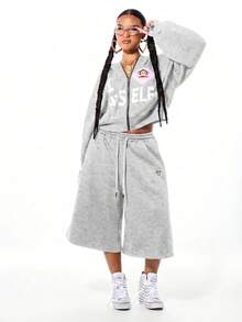 SUMWON X PAUL FRANK SUMWON WOMEN Celana Pendek Fleece Lebar Bergambar Monyet dengan Tali Serut di Pinggang dan Cetakan Belakang yang Mencolok - Grey - View 3