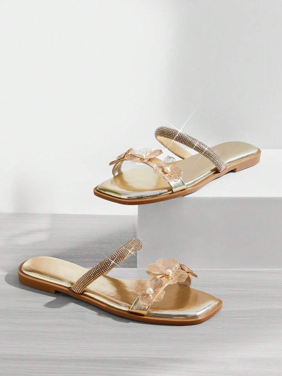 VACAZURE Sandal Datar Emas Wanita Summer Glam dengan Ujung Persegi, Sol Dalam Empuk, Tali Kristal & Bunga Logam 3D – Chic, Elegan & Siap Menjadi Pusat Perhatian - Emas - View 1