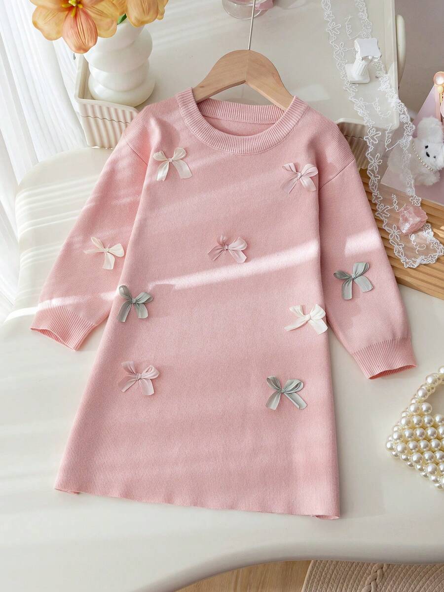 SHEIN Playful Pals 4-7歲女童粉色圓領長袖針織洋裝，滿版3D蝴蝶結A字版型，適合幼童外出、生日、溫柔風春秋冬公主針織洋裝 - 粉色 - 查看 1