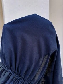Serisse 女款深V領前綁帶長袖荷葉邊不對稱下擺印花上衣 - 藏蓝色 - 查看 8