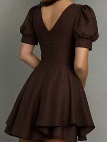 Cévolie Gaun Jumpsuit Vintage Cokelat dengan Leher V Dalam dan Lengan Mengembang, Kain Bertekstur, Desain Rok Dua Lapis 2 in 1, Serbaguna untuk Kencan, Perjalanan, Pesta, Gaya Hot Girl - Coklat - View 2
