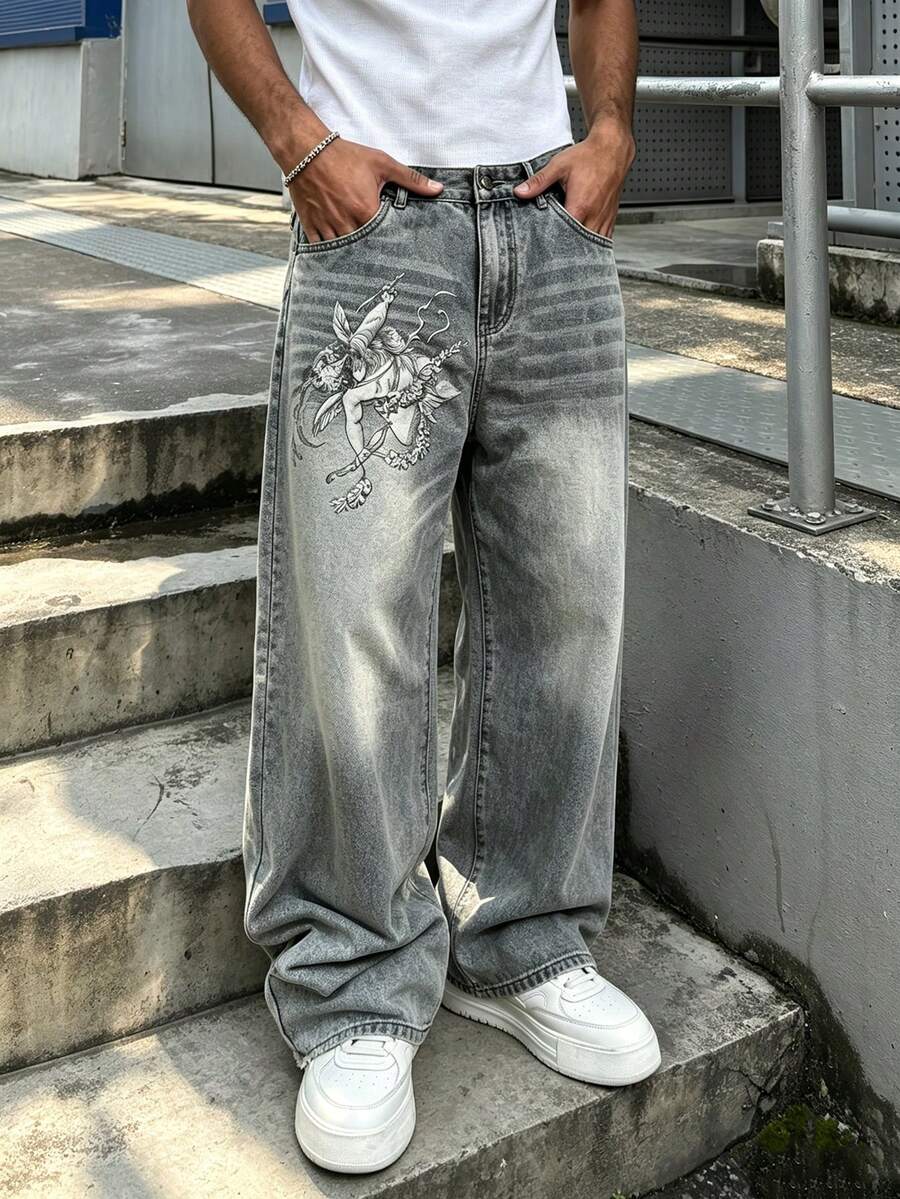 Manfinity EMRG Celana Streetwear Pria Gaya Gothic Motif Malaikat Warna Abu-abu Denim Model Lurus dan Lebar - Grey - View 1