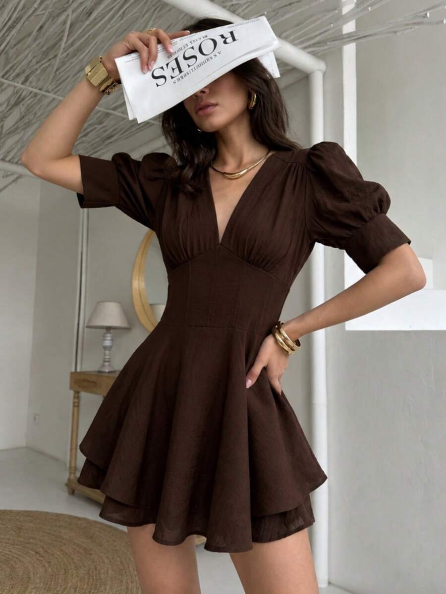 Cévolie Gaun Jumpsuit Vintage Cokelat dengan Leher V Dalam dan Lengan Mengembang, Kain Bertekstur, Desain Rok Dua Lapis 2 in 1, Serbaguna untuk Kencan, Perjalanan, Pesta, Gaya Hot Girl - Coklat - View 1