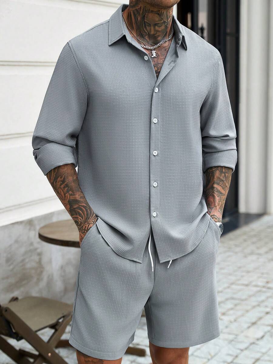 Manfinity CasualCool 男士兩件套:華夫格紋長袖襯衫與抽繩短褲,極簡寬鬆休閒商務通勤度假純色套裝 - 灰色 - 查看 1
