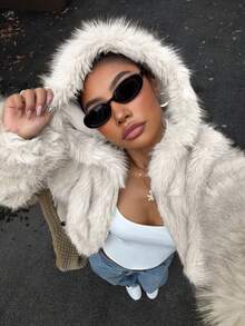 SHEIN EZwear 女款時尚蓬鬆白色連帽短款人造毛皮大衣，秋冬/冬季，秋季，冬季 - 白色 - 查看 1