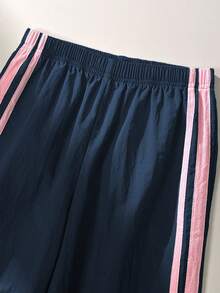 SHEIN 女童春夏季休閒時尚T恤套裝，棕色美式復古熱轉印圖案，羅紋領，插肩袖，7歲生日 - 彩色 - 查看 4