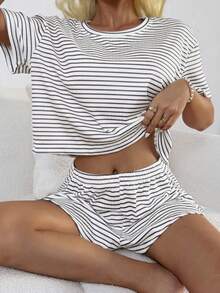 SHEIN Conjunto de Pijama Casual Feminino de Malha Listrada com Gola Redonda e Manga Curta - Chumbo - Visão 3