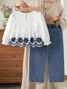 SHEIN Vintaside Kids 2件組女童春夏秋冬白色與藍色溫柔風薄款梭織棉兩件套，海軍藍蝴蝶結前襟＋鏤空刺繡花朵泡泡袖娃娃上衣，水洗牛仔寬鬆寬腿長褲，適合上學、通勤、戶外、生日、拍照、日常穿著 - 彩色 - 查看 2