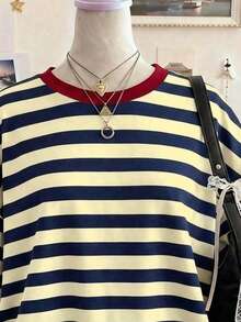 SHEIN EZwear 女士条纹圆领短袖撞色宽松T恤，适合日常通勤、约会、聚会、秋冬夏、圣诞节、新年、感恩节、派对、婚礼、海滩、毕业典礼、时尚、优雅、休闲、外出、约会、预订、通勤、闪亮、情人节、优雅、度假、休闲、Y2K、外出、毕业典礼等场合。 - 彩色 - 查看 3